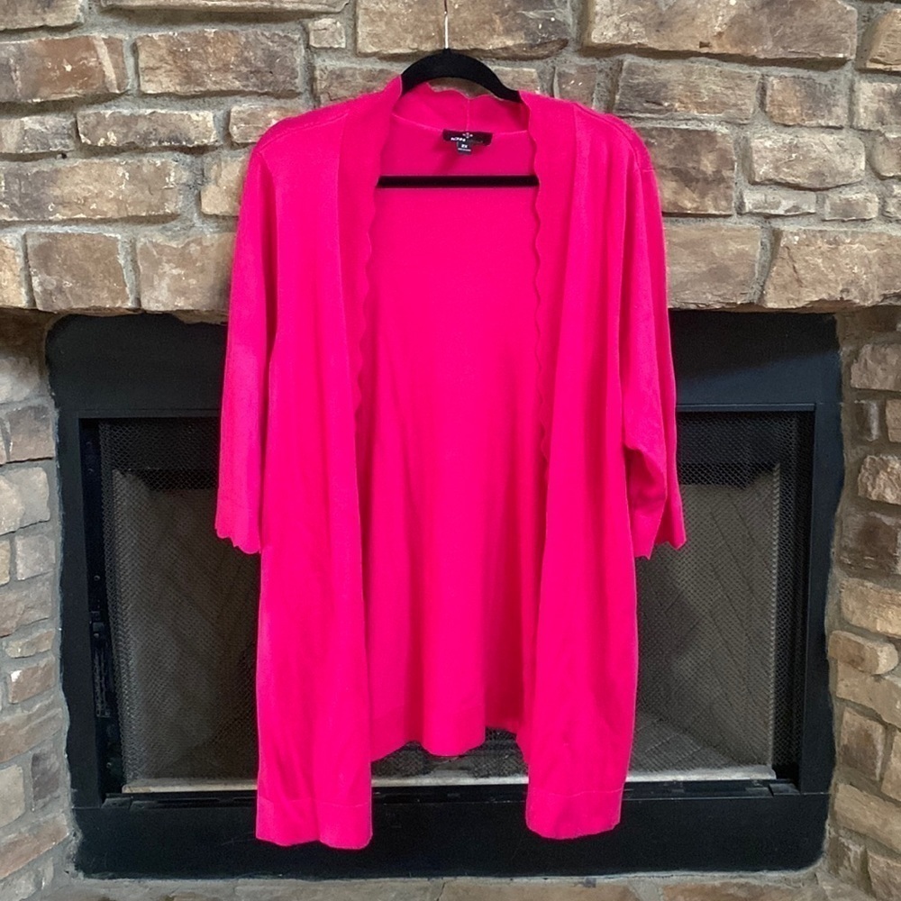 Ronni Nicole high-low fuchsia high-low cardigan w/ scalloped cascading. Size 2X